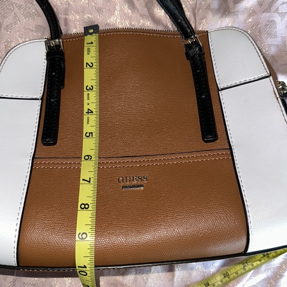 Guess handbag - Picture 4 of 8